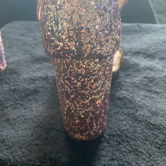 SPARKLY SEQUIN STEVE MADDEN SANDALS!! - Picture 7 of 8
